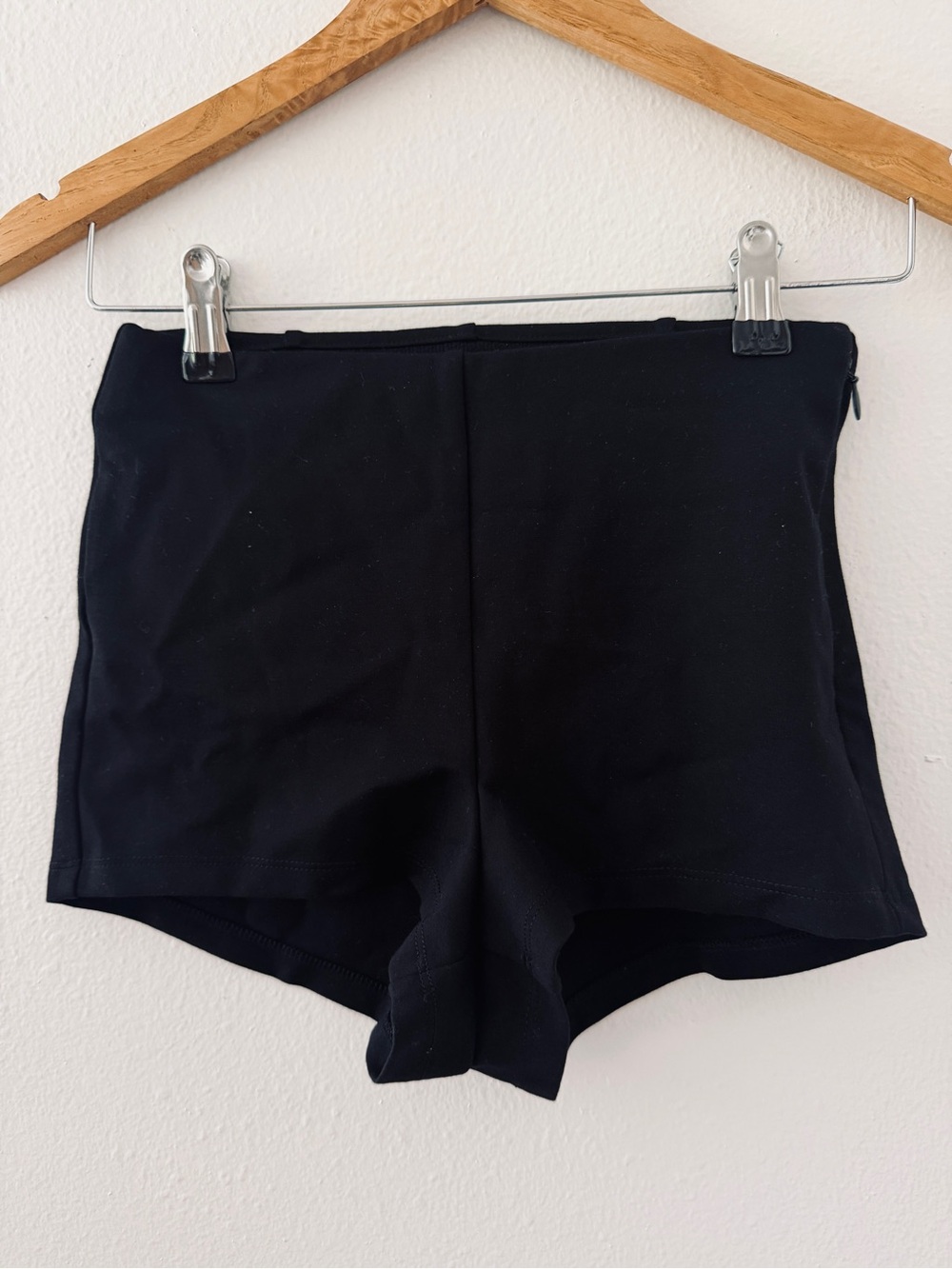 NWT SKIMS The Essential Collection High Waisted Hot Short in Obsidian Black - Picture 5 of 7